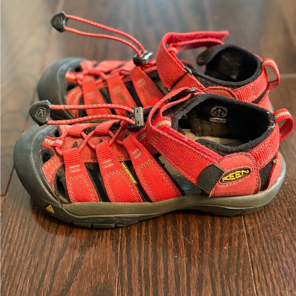 Kids Keen Shoes - Size 2US
